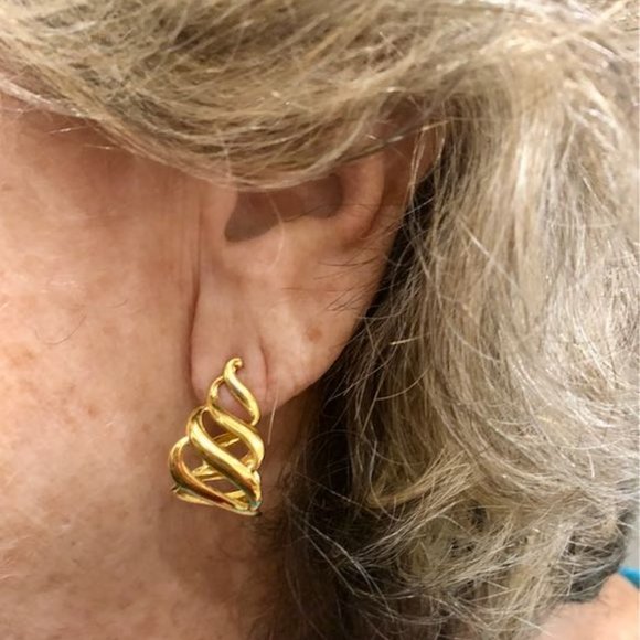 Monet Gold-Tone J-Hoop Pierced Earrings - vintage - Picture 3 of 5